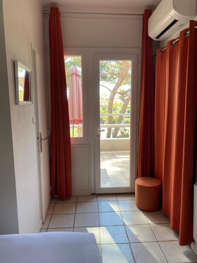 Logis Hotel Restaurant Le Kalliste Hyères Exterior foto
