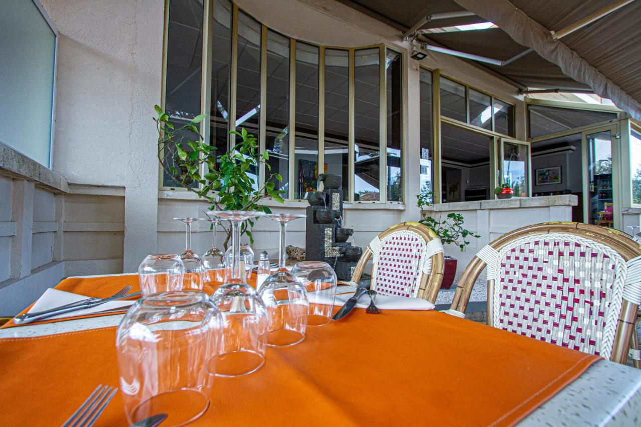 Logis Hotel Restaurant Le Kalliste Hyères Exterior foto